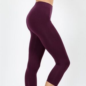 Seamless Classic Capri Leggings Dark Plum